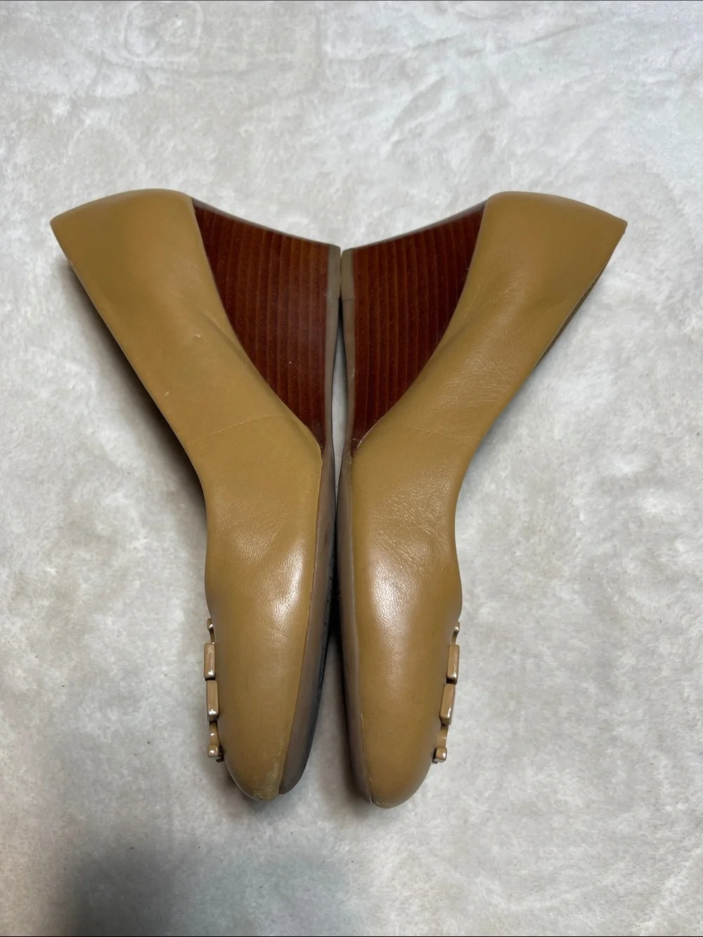 Tory Burch Camel Leather Logo Wedge Pumps Size 6.5